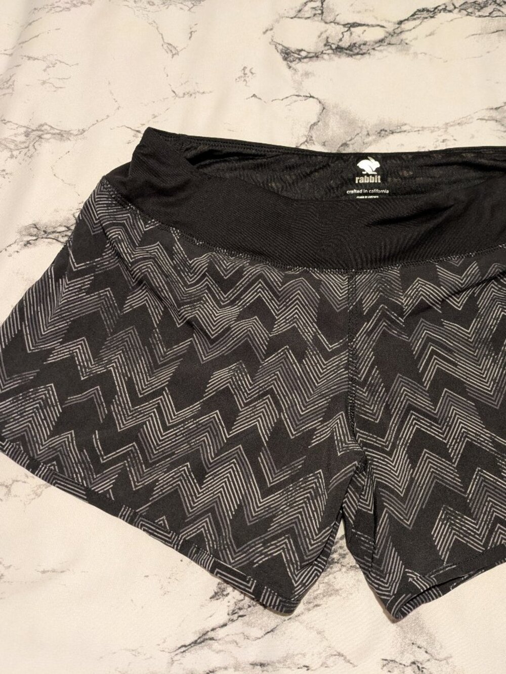 Rabbit Hopper Women's Running Shorts Medium Black Gray Zig Zag 4" Lined RW210